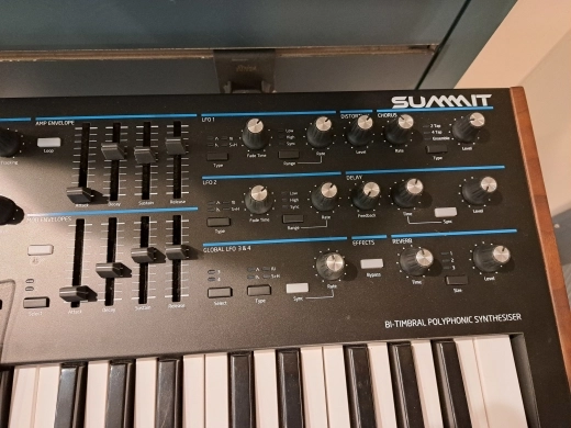 Novation - SUMMIT 5